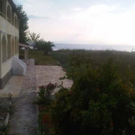 Virginia's Beachfront Apartment