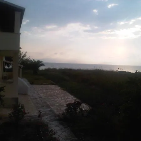 Virginia's Beachfront Apartment Kavos